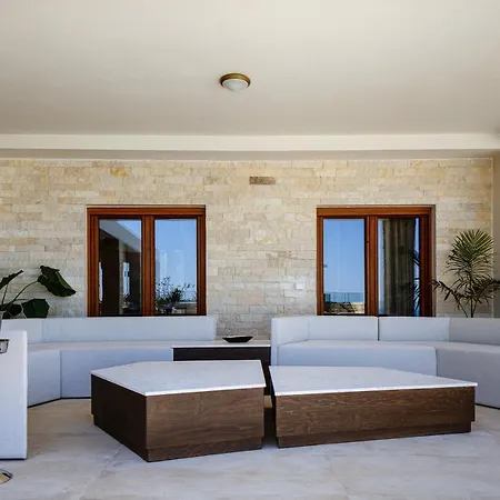 Villa Alpha Estate & *